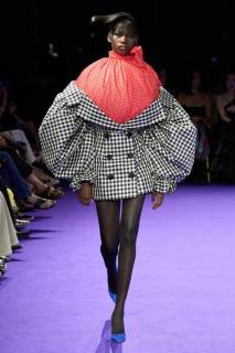00004-viktor-and-rolf-fall-2024-couture-credit-gorunway.jpg