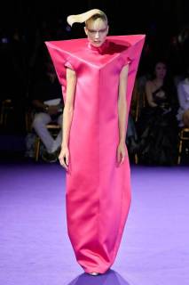 00023-viktor-and-rolf-fall-2024-couture-credit-gorunway.jpg