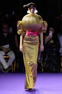 00011-viktor-and-rolf-fall-2024-couture-credit-gorunway.jpg