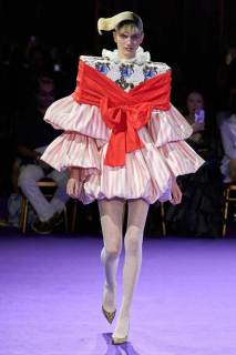 00008-viktor-and-rolf-fall-2024-couture-credit-gorunway.jpg