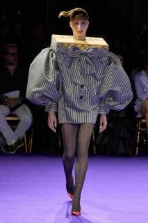 00009-viktor-and-rolf-fall-2024-couture-credit-gorunway.jpg