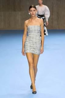 00020-carolina-herrera-spring-2025-ready-to-wear-credit-gorunway.jpg