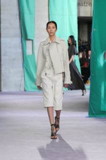 DT_BURBERRY_2024_SS25_SEPTEMBER_SHOW_RUNWAY_LOOK_02_RGB_CROPPED_2x3.jpg