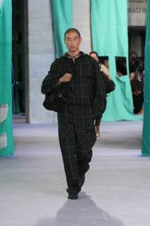 DT_BURBERRY_2024_SS25_SEPTEMBER_SHOW_RUNWAY_LOOK_32_RGB_CROPPED_2x3.jpg