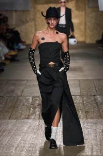 00028-moschino-spring-2025-ready-to-wear-credit-gorunway.jpg