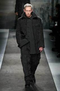 00003-yohji-yamamoto-fall-2025-menswear-credit-gorunway.jpg