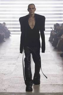 00014-rick-owens-fall-2025-menswear-credit-brand.jpg