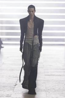 00016-rick-owens-fall-2025-menswear-credit-brand.jpg