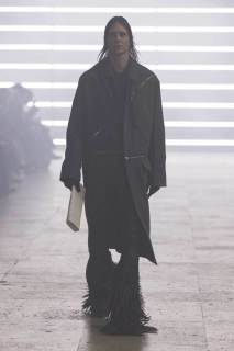 00027-rick-owens-fall-2025-menswear-credit-brand.jpg