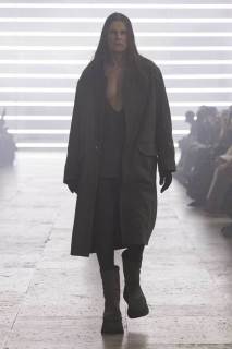 00048-rick-owens-fall-2025-menswear-credit-brand.jpg