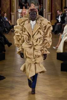 00016-viktor-and-rolf-spring-2025-couture-credit-gorunway