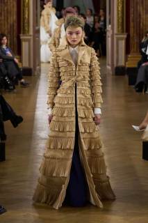 00017-viktor-and-rolf-spring-2025-couture-credit-gorunway