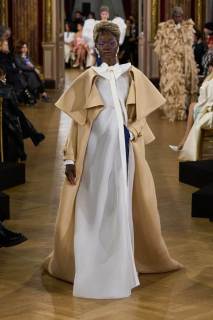 00020-viktor-and-rolf-spring-2025-couture-credit-gorunway