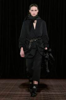 00033-simone-rocha-fall-2025-ready-to-wear-credit-gorunway.jpg