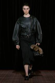 00025-simone-rocha-fall-2025-ready-to-wear-credit-gorunway.jpg