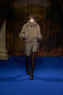 00001-burberry-fall-2025-ready-to-wear-credit-gorunway.jpg