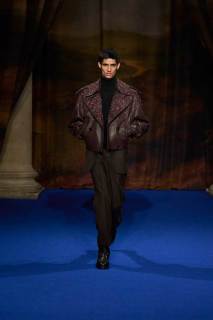 00055-burberry-fall-2025-ready-to-wear-credit-gorunway.jpg