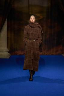 00003-burberry-fall-2025-ready-to-wear-credit-gorunway.jpg