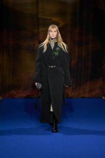 00008-burberry-fall-2025-ready-to-wear-credit-gorunway.jpg