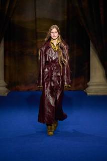 00034-burberry-fall-2025-ready-to-wear-credit-gorunway.jpg