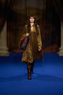 00030-burberry-fall-2025-ready-to-wear-credit-gorunway.jpg