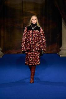 00011-burberry-fall-2025-ready-to-wear-credit-gorunway.jpg