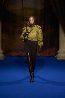 00056-burberry-fall-2025-ready-to-wear-credit-gorunway.jpg