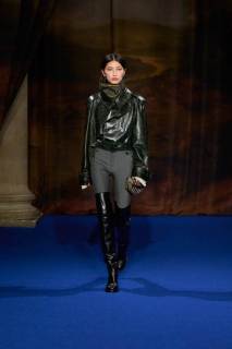 00038-burberry-fall-2025-ready-to-wear-credit-gorunway.jpg