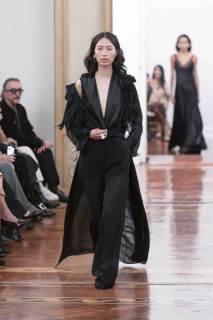 00007-alberta-ferretti-fall-2025-ready-to-wear-credit-brand.jpg