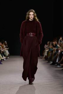 00003-max-mara-fall-2025-ready-to-wear-credit-gorunway.jpg