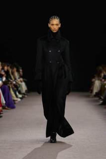 00039-max-mara-fall-2025-ready-to-wear-credit-gorunway.jpg