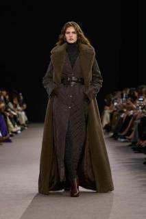 00007-max-mara-fall-2025-ready-to-wear-credit-gorunway.jpg