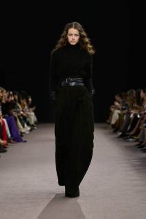 00032-max-mara-fall-2025-ready-to-wear-credit-gorunway.jpg