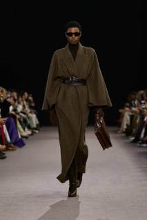 00015-max-mara-fall-2025-ready-to-wear-credit-gorunway.jpg