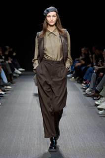 00010-emporio-armani-fall-2025-ready-to-wear-credit-gorunway.jpg