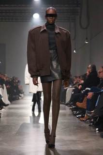 00044-mm6-maison-margiela-fall-2025-ready-to-wear-credit-gorunway.jpg