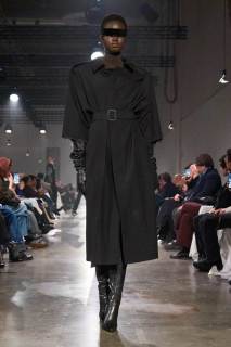 00048-mm6-maison-margiela-fall-2025-ready-to-wear-credit-gorunway.jpg