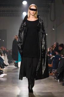 00050-mm6-maison-margiela-fall-2025-ready-to-wear-credit-gorunway.jpg