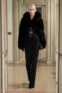 00009-elisabetta-franchi-fall-2025-ready-to-wear-credit-gorunway.jpg