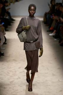 00006-tods-fall-2025-ready-to-wear-credit-gorunway.jpg