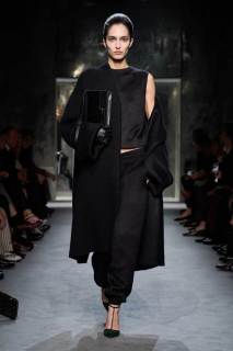 00009-tom-ford-fall-2025-ready-to-wear-credit-gorunway.jpg