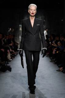 00011-tom-ford-fall-2025-ready-to-wear-credit-gorunway.jpg