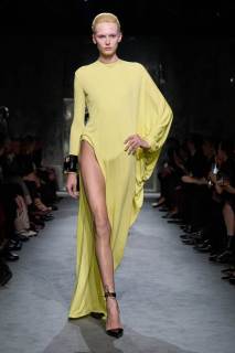 00037-tom-ford-fall-2025-ready-to-wear-credit-gorunway.jpg