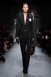 00050-tom-ford-fall-2025-ready-to-wear-credit-gorunway.jpg