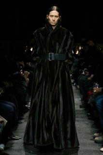 00074-balenciaga-fall-2025-ready-to-wear-credit-gorunway.jpg