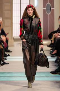 00003-louis-vuitton-fall-2025-ready-to-wear-credit-gorunway.jpg