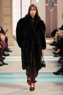 00009-louis-vuitton-fall-2025-ready-to-wear-credit-gorunway.jpg