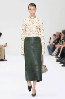 00002-acne-studios-spring-2025-ready-to-wear-credit-gorunway.jpg