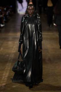 00007-alexander-mcqueen-fall-2025-ready-to-wear-credit-gorunway.jpg