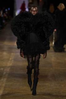00011-alexander-mcqueen-fall-2025-ready-to-wear-credit-gorunway.jpg